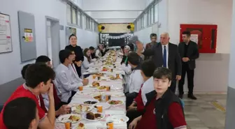 Milli Eğitim Müdürü Kabahasanoğlu, Öğrenci ve Velilerle Buluştu