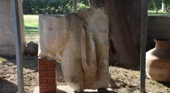 İzmir Smyrna Antik Kenti'nde 1800 Yıllık Heykel Bulundu