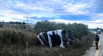 Kastamonu'da Sunta Yüklü Tır Devrildi, Sürücü Yaralandı
