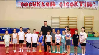 Bilecik Valisi Faik Oktay Sözer, Jimnastik Kursundaki Çocuklarla Bir Araya Geldi