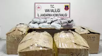 Van'da Yolda Durdurulan Araçta 1 Milyon Lira Değerinde Kaçak Eşya Ele Geçirildi