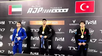 Deniz Turan, Jiu-Jitsu Türkiye Şampiyonası'nda Altın ve Gümüş Madalya Kazandı