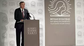 Koray Avcı Çakman, Yılın Kadın Yazarı Ödülü'nü Kazandı