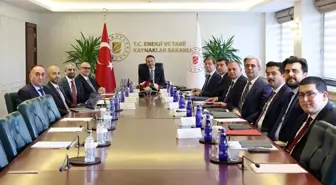 Enerji Bakanı Bayraktar, Masdar CEO'su ile Yenilenebilir Enerji İş Birliği Ele aldı