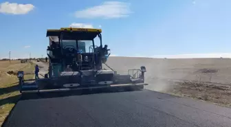 Edirne'de Köy Yollarına Sıcak Asfalt Çalışmaları Devam Ediyor