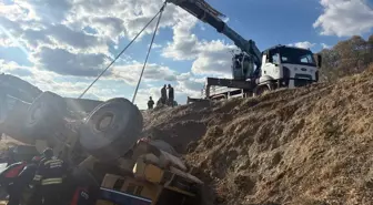 Eskişehir'de İş Makinesi Devrildi, Operatör Yaralandı