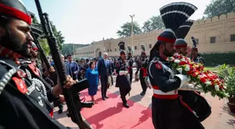 TBMM Başkanı Numan Kurtulmuş, Pakistan'da İkbal'in Kabrini Ziyaret Etti