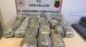Ağrı'da Sınır Kapısında 32 Kilogram Kubar Esrar Ele Geçirildi