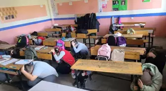 Bolvadin'deki Okullarda Deprem Tatbikatı Gerçekleştirildi