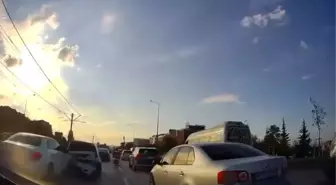 Bursa'da Zincirleme Kaza: Motosikletli Ölümden Döndü