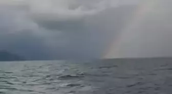 Balıkçılar Açık Denizde Hortum ve Gökkuşağını Görüntüledi