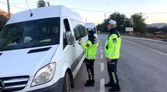 Eğirdir'de Trafik Denetiminde 4 İşçi Servisine Ceza Kesildi