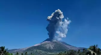Endonezya'daki Lewotobi Laki-Laki Yanardağı'nda Patlama
