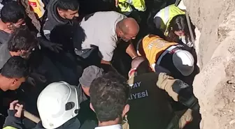 Hatay'da İnşaat Alanında Çukura Düşen İşçi Kurtarıldı