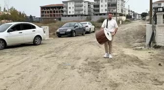 Tekirdağlı Müzisyen Yolların Bozukluğunu Protesto Etti