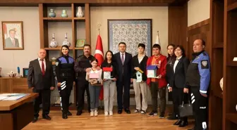 Kütahya Valisi Musa Işın, Özel Eğitim Öğrencileri ile Bir Araya Geldi