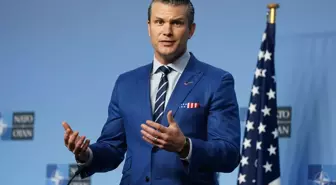 ABD Savunma Bakanı Hegseth'in Uçağı Çatlak Nedeniyle Acil İniş Yaptı