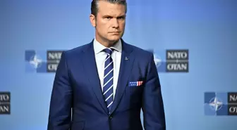 ABD Savunma Bakanı Hegseth'in uçağı İngiltere'ye acil iniş yaptı
