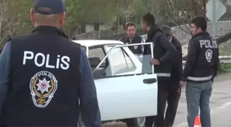 Ankara'da Dur İhtarına Uymayan Araçta 153 Gram Esrar Ele Geçirildi