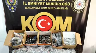 Antalya'da Kaçakçılığa Geçit Yok: 5 Tutuklama ve Çok Sayıda Kaçak Ürün Ele Geçirildi