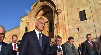 Bakan Ersoy Divriği Ulu Camii ve Darüşşifası'nı Ziyaret Etti