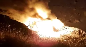 Hakkari'de Park Halindeki Madenci Aracı Alev Aldı