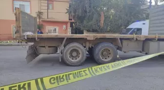 Isparta'da Kamyon ile Motosiklet Çarpıştı: 1 Ölü, 1 Yaralı