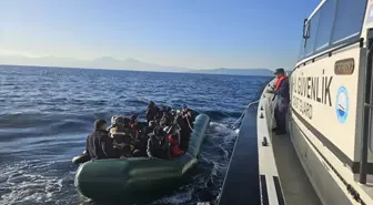 İzmir'de 104 Düzensiz Göçmen Kurtarıldı