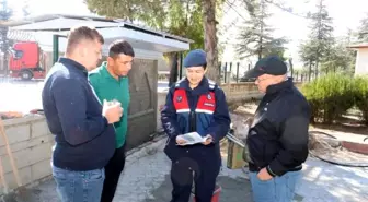 Jandarmadan vatandaşlara kadına şiddetle mücadele eğitimi