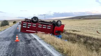 Afyonkarahisar'da Kamyonet Devrildi: 3 Yaralı