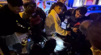 Tekirdağ'da Trafik Kazası: Motosiklet Sürücüsü Ayağı Sıkıştı, Ambulansla Kurtarıldı