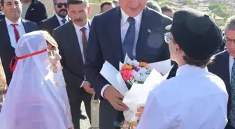 Bakan Ersoy, Divriği Ulu Camii ve Darüşşifası'nı Ziyaret Etti