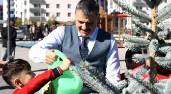 Vali Çiftçi, Öğrencilerle Fidan Dikim Etkinliği Düzenledi