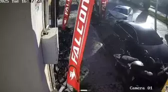 Osmaniye'de Kontrolden Çıkan Otomobil Park Halindeki Araçlara Çarptı