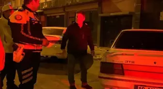 Alkollü yakalandı, aracını öve öve bitiremedi