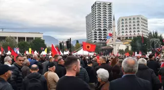 Kosova UÇK Komutanları İçin Tiran'da Destek Gösterisi Düzenlendi