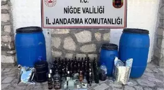 Niğde'de Kaçak Alkol Operasyonu: 550 Litre Şarap ve Ruhsatsız Tabanca Ele Geçirildi