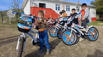 Hayırseverler Çocuklara Bisiklet Hediye Etti