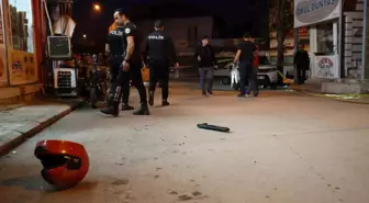 Adana'da Motosikletli Saldırgan, Dükkanda Takip Ettiği Kişiyi Vurarak Kaçtı