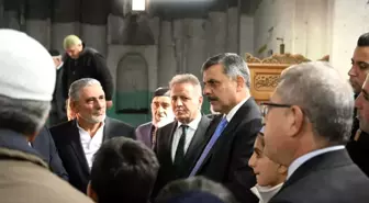 Vali Çiftçi, Tortum ilçesinde Taş Camii'nde Cuma namazı kıldı