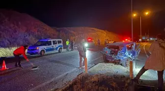 Yozgat'ta Aydınlatma Direğine Çarpan Otomobilin Sürücüsü Hayatını Kaybetti