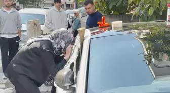 2 yaşındaki çocuk arabanın içinde mahsur kaldı