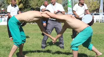 20. Uluslararası Turgut Özal Karakucak Güreşleri Malatya'da Başladı