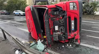 Büyükçekmece'de Tır Devrildi, D-100 Trafiğe Kapandı