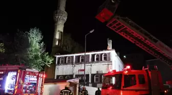 Erzurum'da Tarihi Camide Yangın Çıktı