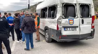 Karabük'te Tırla Çarpışan Minibüste 9 Çocuk Yaralandı