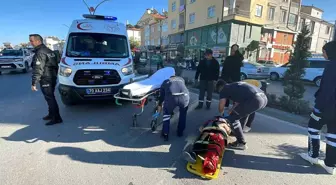 Karaman'da Yol Çiğneyen Kadın Otomobilin Çarpmasıyla Yaralandı