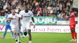 Trabzonspor, Çaykur Rizespor'u 2-1 ile Geçti
