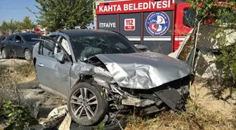 Adıyaman'da Ambulans ile Otomobil Çarpıştı: 8 Yaralı