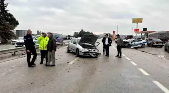 Balıkesir'de Polis Aracının Otomobille Çarpışması: 3 Yaralı